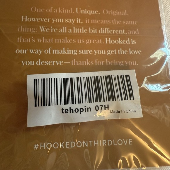 Hooked Pins Boobs Breast Enamel Brooches 2 Packs (4)Enamel Goldtone Jewelry New - Picture 4 of 6